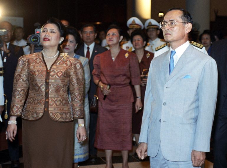 Thai King Bhumibol Adulyadej (R), the world's longest-reigning monarch, and Queen Sirikit attend the opening ceremony of The Queen Sirikit National Convention Centre in Bangkok, Thailand August 29, 1991. REUTERS/Apichart Weerawong (THAILAND ROYALS)