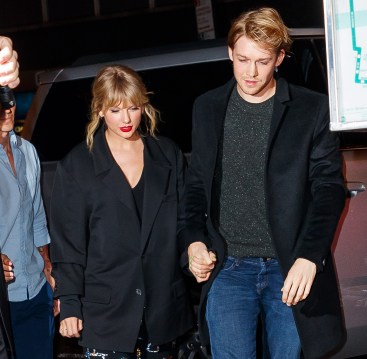 Taylor Swift’s Ex Joe Alwyn Reaction to Travis Kelce Engagement Revealed by Source Yahoo entertainment home
