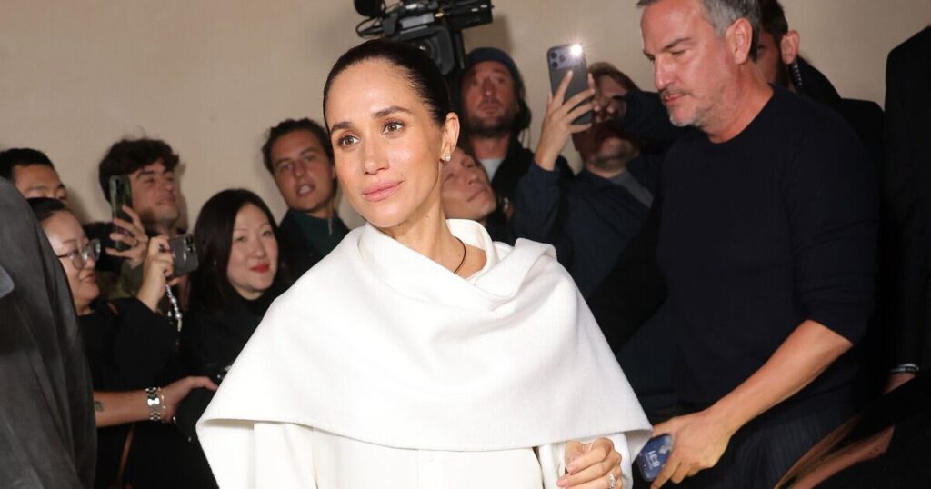 Meghan Markle's 'tone deaf' Paris Fashion Week debut 'undercuts her credibility' - Celebrity News - Entertainment