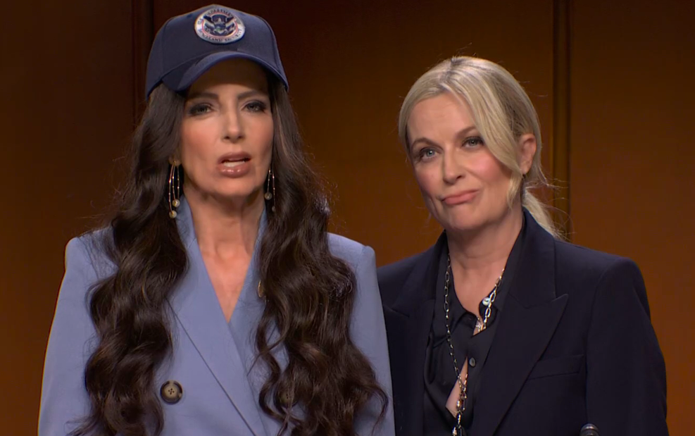 ‘SNL’ Cold Open Reunites Amy Poehler & Tina Fey As Pam Bondi & Kristi Noem On Capitol Hill