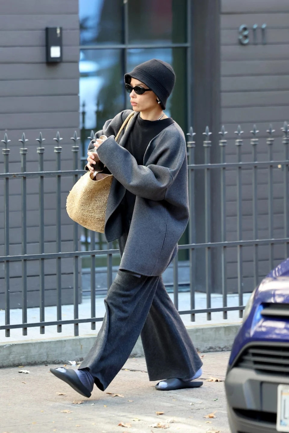 *exclusive* new york, ny zoë kravitz is spotted out and about in brooklyn, sporting a low key fall outfit. the actress keeps it comfy in a matching gray coat and pants, paired with a black hat, slippers and a cream tote bag. pictured: zoë kravitz backgrid usa 17 october 2025 usa: +1 310 798 9111 / usasales@backgrid.com uk: +44 208 344 2007 / uksales@backgrid.com *uk clients pictures containing children please pixelate face prior to publication*