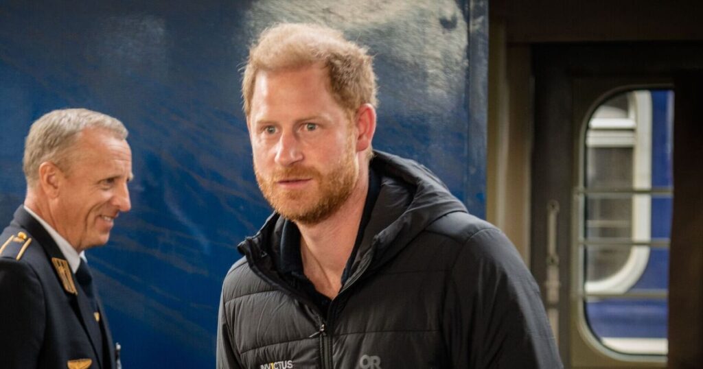 Royal Family LIVE: Prince Harry ‘can’t help himself’, says insider | Royal | News Royal Family LIVE: Prince Harry ‘can't help himself', says insider | Royal | News