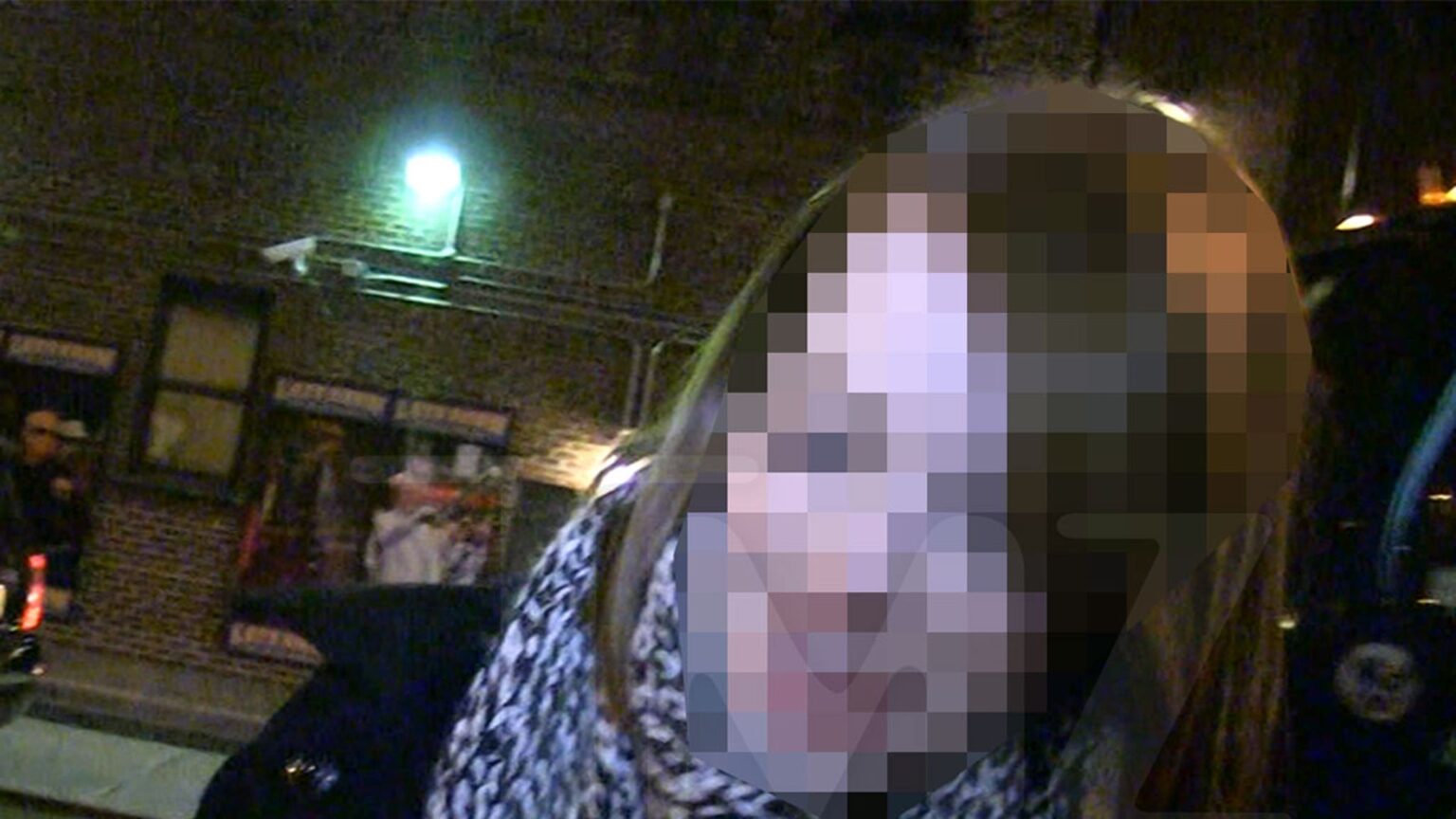 Guess Who This Fan-Loving Performer Is! Guess Who This Fan-Loving Performer Is!