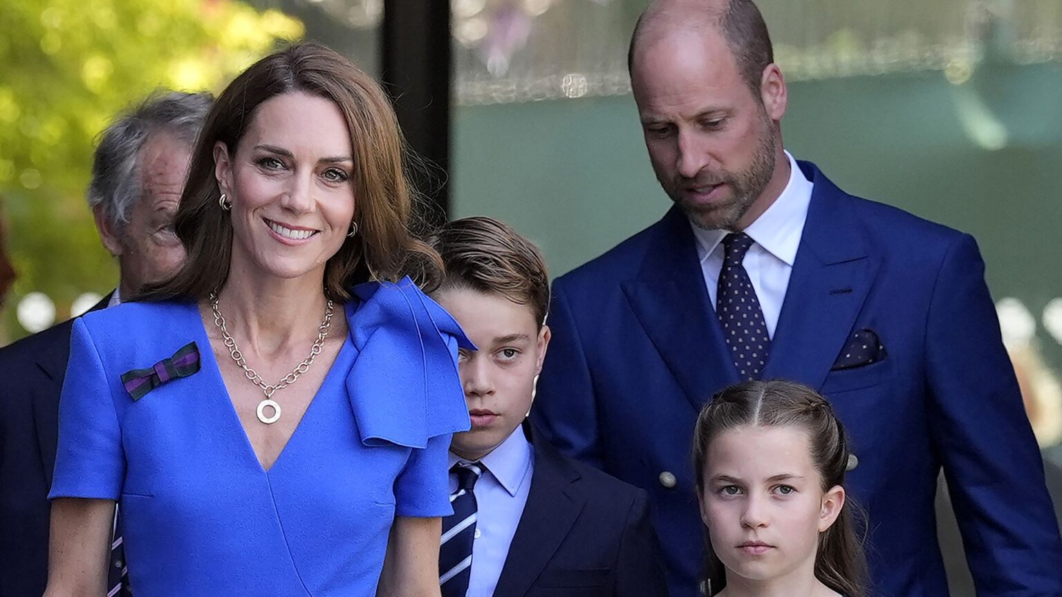 Prince William and Kate Middleton Set Up a Pub Quiz Team With Prince George and Princess Charlotte Britain's Catherine, Princess of Wales (L), Britain's Princess Charlotte of Wales (front R), Britain's Prince George of Wales (C) and Britain's Prince William, Prince of Wales (rear R) arrive to attend the men's singles final tennis match between Italy's Jannik Sinner and Spain's Carlos Alcaraz on the fourteenth day of the 2025 Wimbledon Championships at The All England Lawn Tennis and Croquet Club in Wimbledon, southwest London, on July 13, 2025. (Photo by Andrew Matthews / POOL / AFP) / RESTRICTED TO EDITORIAL USE (Photo by ANDREW MATTHEWS/POOL/AFP via Getty Images)