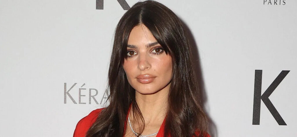 Emily Ratajkowski Earns ‘The Best To Ever Do It’ Praise After Victoria’s Secret Runway Debut Yahoo entertainment home