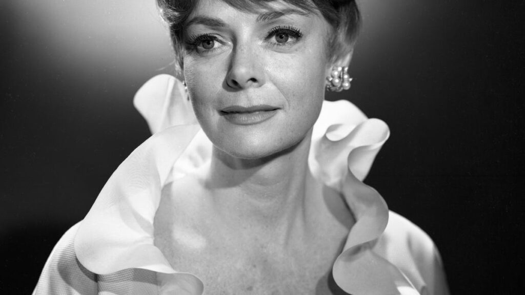 June Lockhart, star of 'Lassie' and 'Lost in Space,' dies at 100