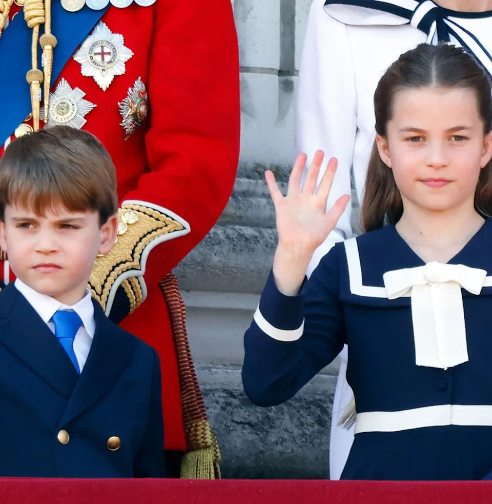  Prince Louis and Princess Charlotte waving . 