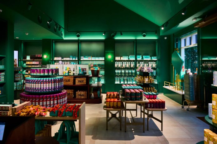 Fortnum & Mason Opens First Store Outside London at Bicester Village