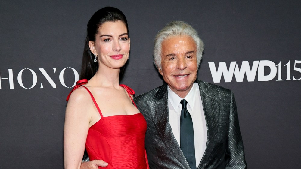 WWD Honors Gala Recognizes Fashion Icons, Industry Leaders and Trailblazing Brands NEW YORK, NEW YORK - OCTOBER 28: (L-R) Anne Hathaway and Giancarlo Giammetti attend the 2025 WWD Honors at Cipriani South Street on October 28, 2025 in New York City. (Photo by Theo Wargo/Getty Images)