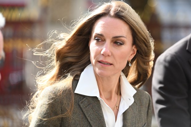 LONDON, ENGLAND - SEPTEMBER 4: Patron of the Natural History Museum Catherine, Princess of Wales visits the Natural History Museum's newly transformed gardens and meet children and young people taking part in learning programmes which see them connecting with nature and boosting biodiversity in urban areas on September 4, 2025 in London, England. The gardens and National Education Nature Park programme are part of the Natural History Museum's ambitious Urban Nature Movement, an initiative which aims to help people feel more connected to nature. Their Royal Highnesses joined school children from Lewisham who took part in a pond dipping session, before meeting students from Manchester who have been creating new habitats on their school grounds through the National Education Nature Park programme. (Photo by Eddie Mulholland - WPA Pool/Getty Images)