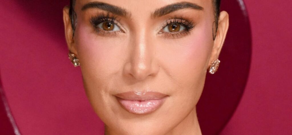 Kim Kardashian ‘Looks Like A Stripper’ In Braless Latex & Platforms Kim Kardashian 'Looks Like A Stripper' In Braless Latex & Platforms