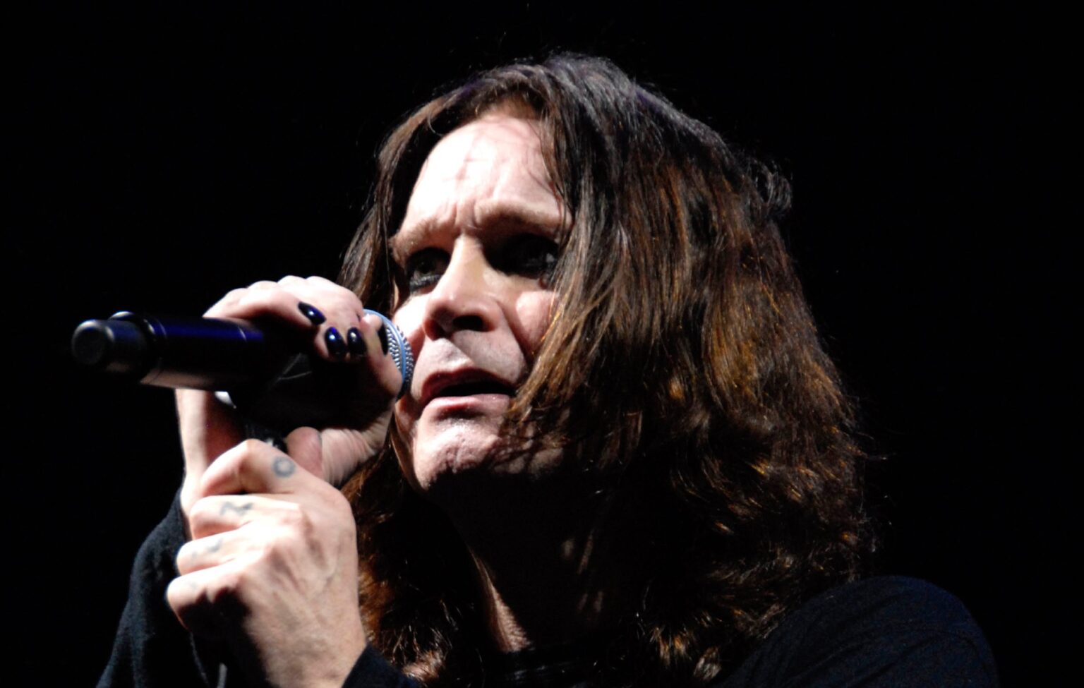 The Osbournes visit huge Halloween pumpkin mural of Ozzy at Hampshire farm