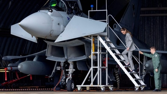 Kate Middleton stepping off a fighter jet in her stilettos. (AFP)