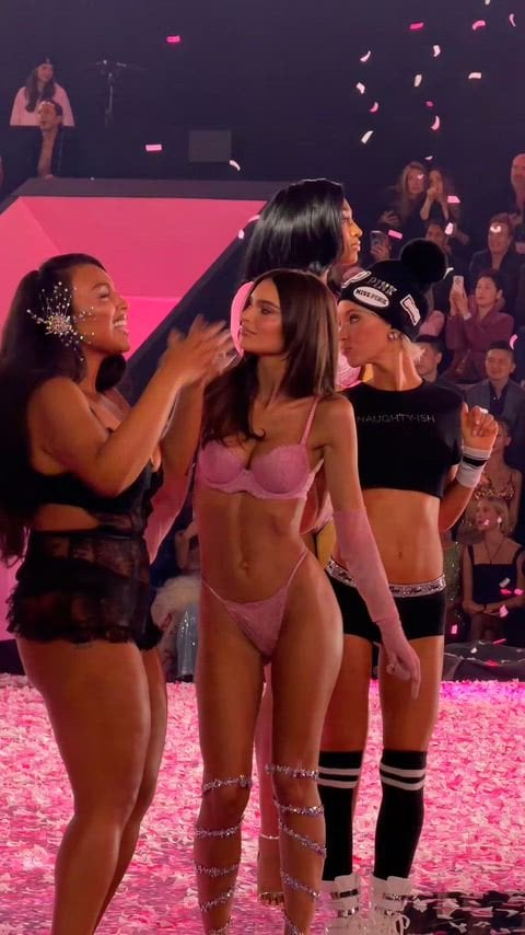 Emily Ratajkowski - At the 2025 Victoria's Secret Fashion Show held at Steiner Studios in New York - IG October 2025