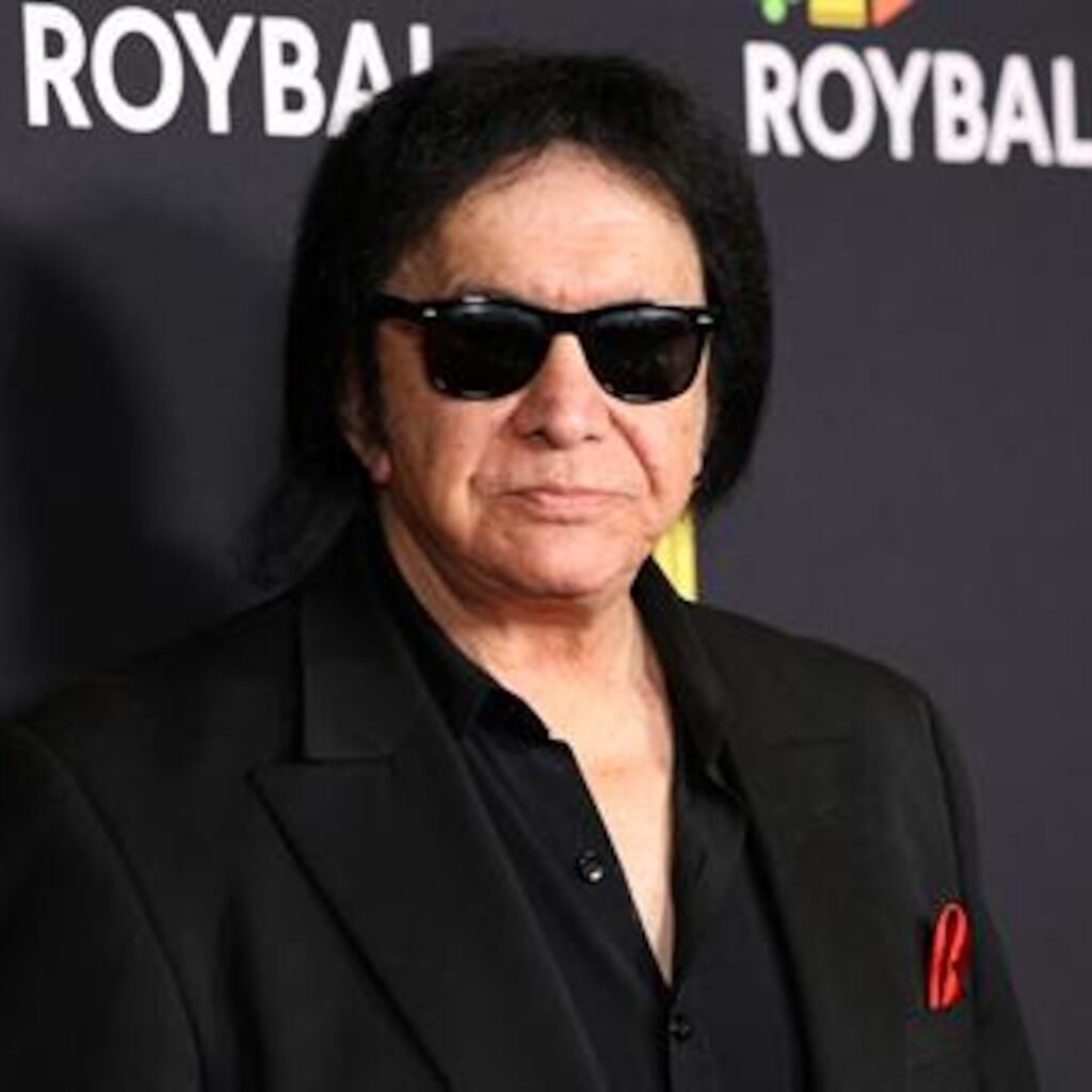 KISS Rocker Gene Simmons Hospitalized in Malibu Car Crash – E! Online KISS Rocker Gene Simmons Hospitalized in Malibu Car Crash - E! Online