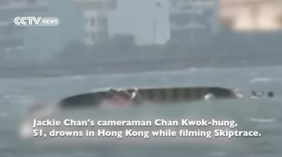 News footage of the boat that capsized on the set of "Skiptrace," with text that reads, "Jackie Chan's cameraman Chan Kwok-hung, 51, drowns in Hong Kong while filming Skiptrace."