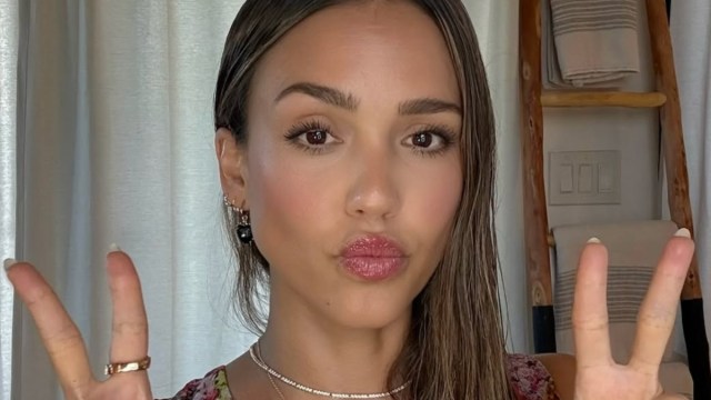 Jessica Alba Pouting in Bold Neckline Dress Has Fans Saying ‘Unbearably Gorgeous’ Yahoo entertainment home