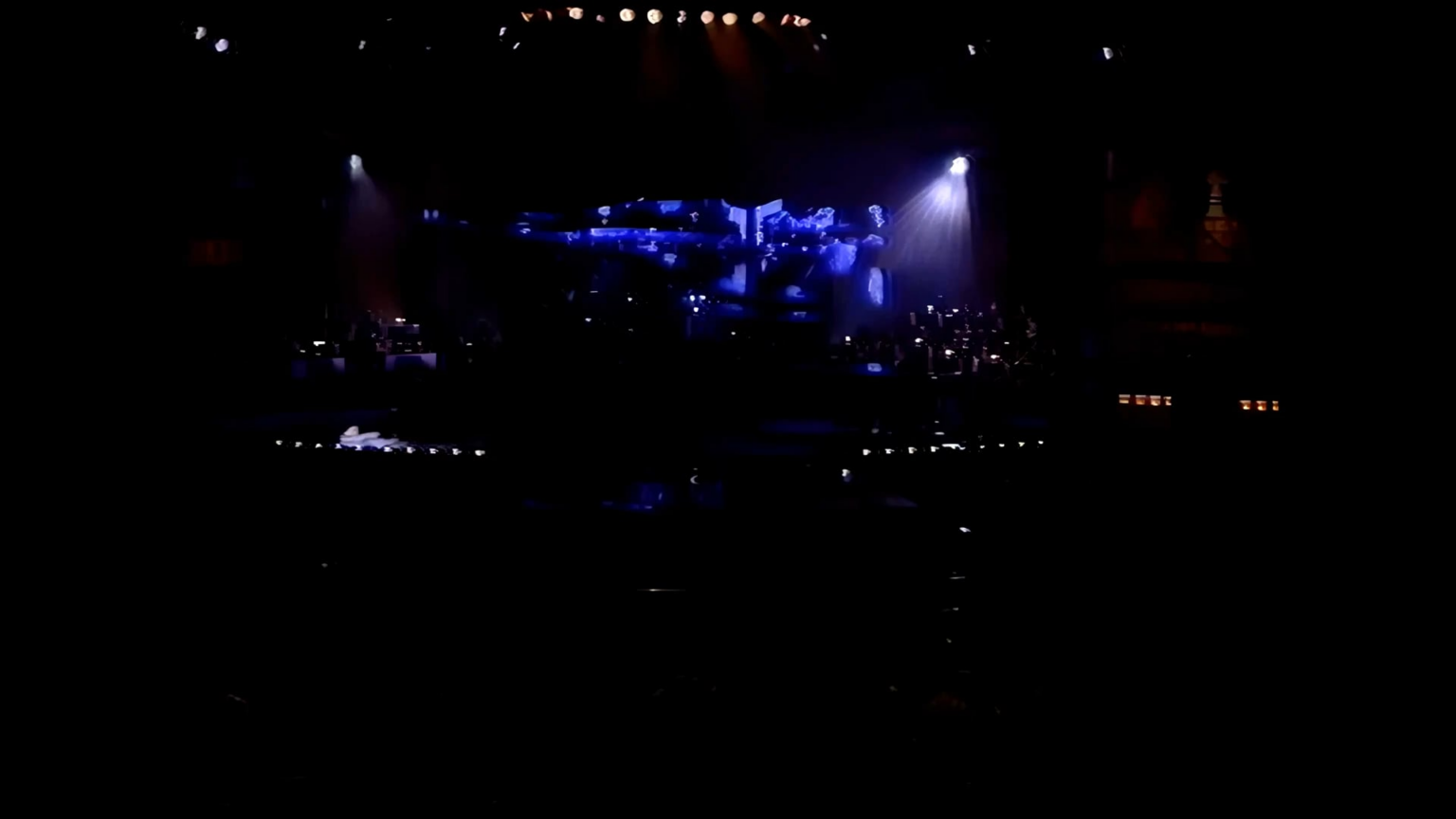 Whitney Houston’s performance of “I Have Nothing” at the 1993 Billboard Music Awards is often hailed as one of her most breathtaking live moments. By the final note, the entire hall rose to their feet in a standing ovation, honoring her extraordinary talent.