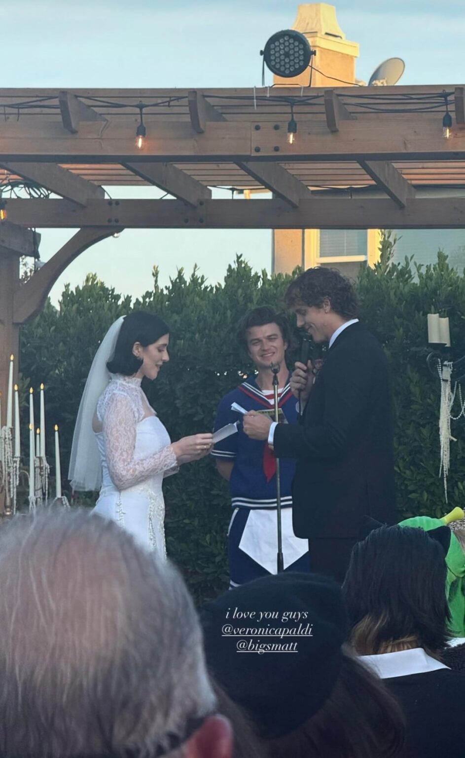 Joe Keery officiated friend’s Halloween themed wedding in Scoops Ahoy costume