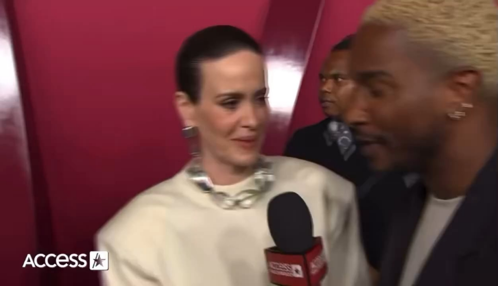 Sarah Paulson holds back tears when asked about the passing of her dear friend Diane Keaton ( this is after paparazzi took pictures of her tearing up in front of Diane Keaton’s home the day after her death was announced) Sarah Paulson holds back tears when asked about the passing of her dear friend Diane Keaton ( this is after paparazzi took pictures of her tearing up in front of Diane Keaton's home the day after her death was announced)