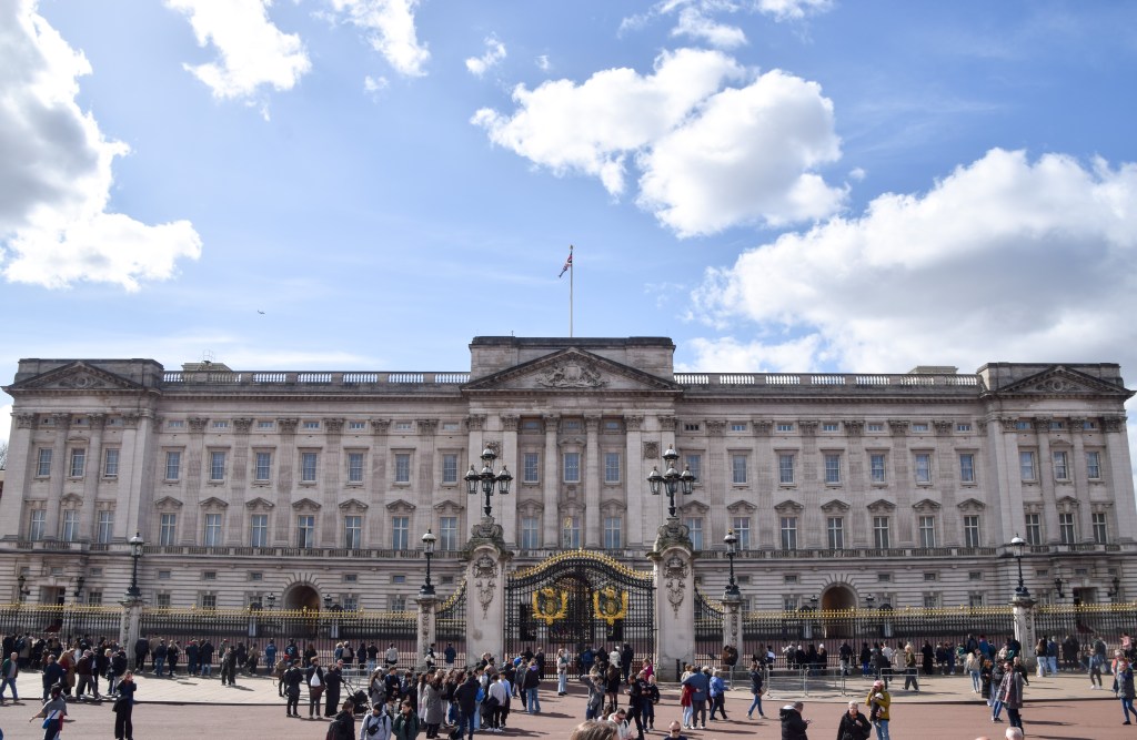 Outside view of Buckingham Palace