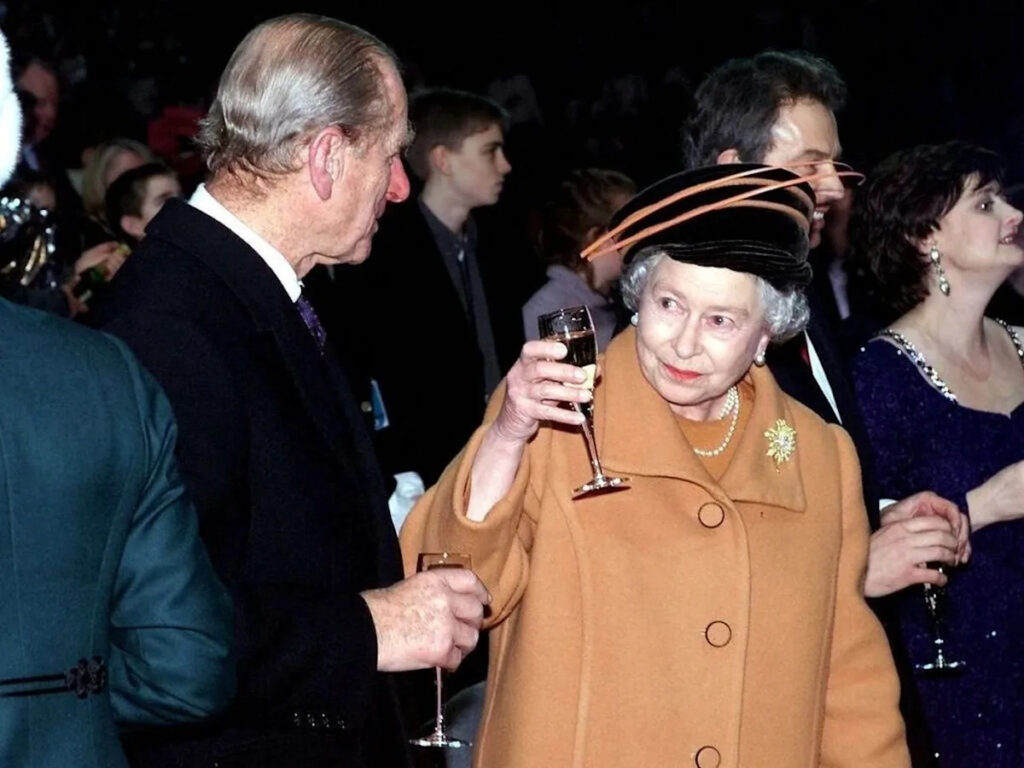 Royals’ love of gin earns Buckingham Palace boozy nickname Royals’ love of gin earns Buckingham Palace boozy nickname