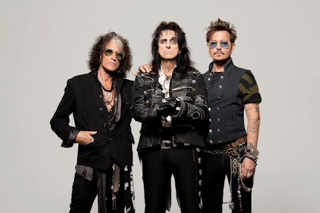 ALICE COOPER: ‘We Put The HOLLYWOOD VAMPIRES Together To Be A Bar Band’ BLABBERMOUTH.NET