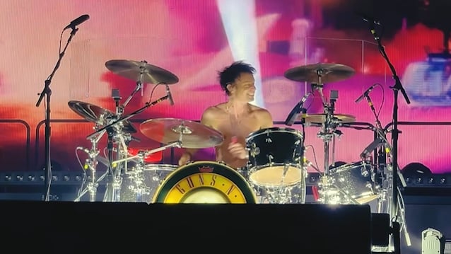 SLASH On New GUNS N’ ROSES Drummer ISAAC CARPENTER: ‘From The First Day That He Came In To Audition, He’s Just Been Amazing’ BLABBERMOUTH.NET