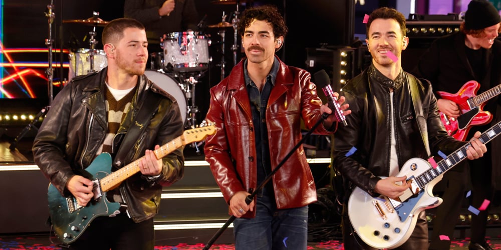 Jonas Brothers Spark Mixed Reactions After MLB World Series Performance | Baseball, Joe Jonas, Jonas Brothers, Kevin Jonas, MLB, Music, Nick Jonas, Stand Up To Cancer | Celebrity News and Gossip | Entertainment, Photos and Videos