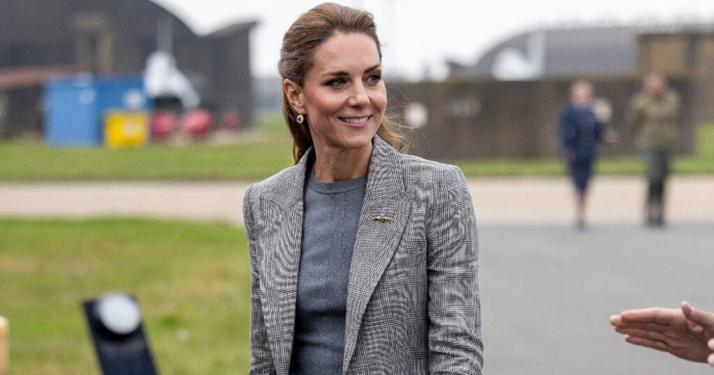 Kate Middleton Shockingly Apologizes At Royal Outing | Gallery Kate Middleton Shockingly Apologizes At Royal Outing | Gallery