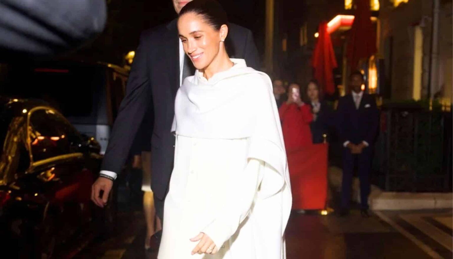 Meghan Markle makes a dazzling entrance at Paris Fashion Week!