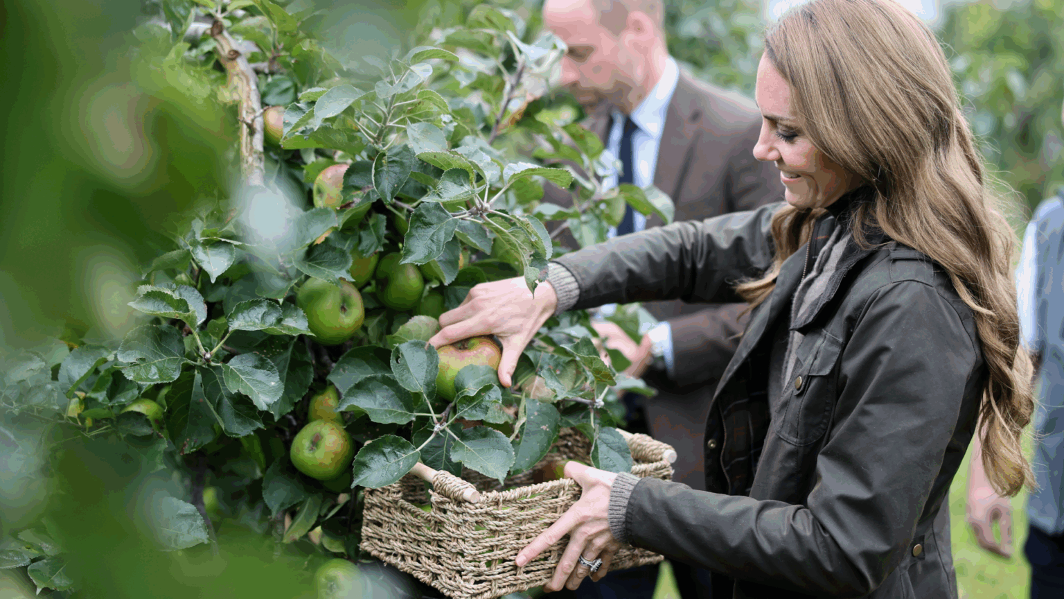Princess Kate’s “Fun, Messy” Fall Treat for George, Charlotte, and Louis Kate Middleton Apple Picking