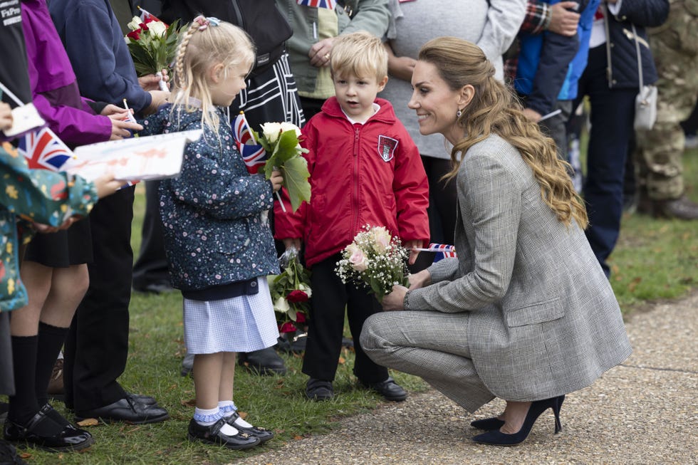 princess of wales meeting children