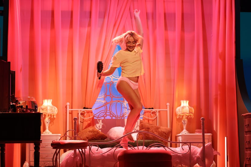 Sabrina Carpenter performs "Manchild" on Saturday Night Live.