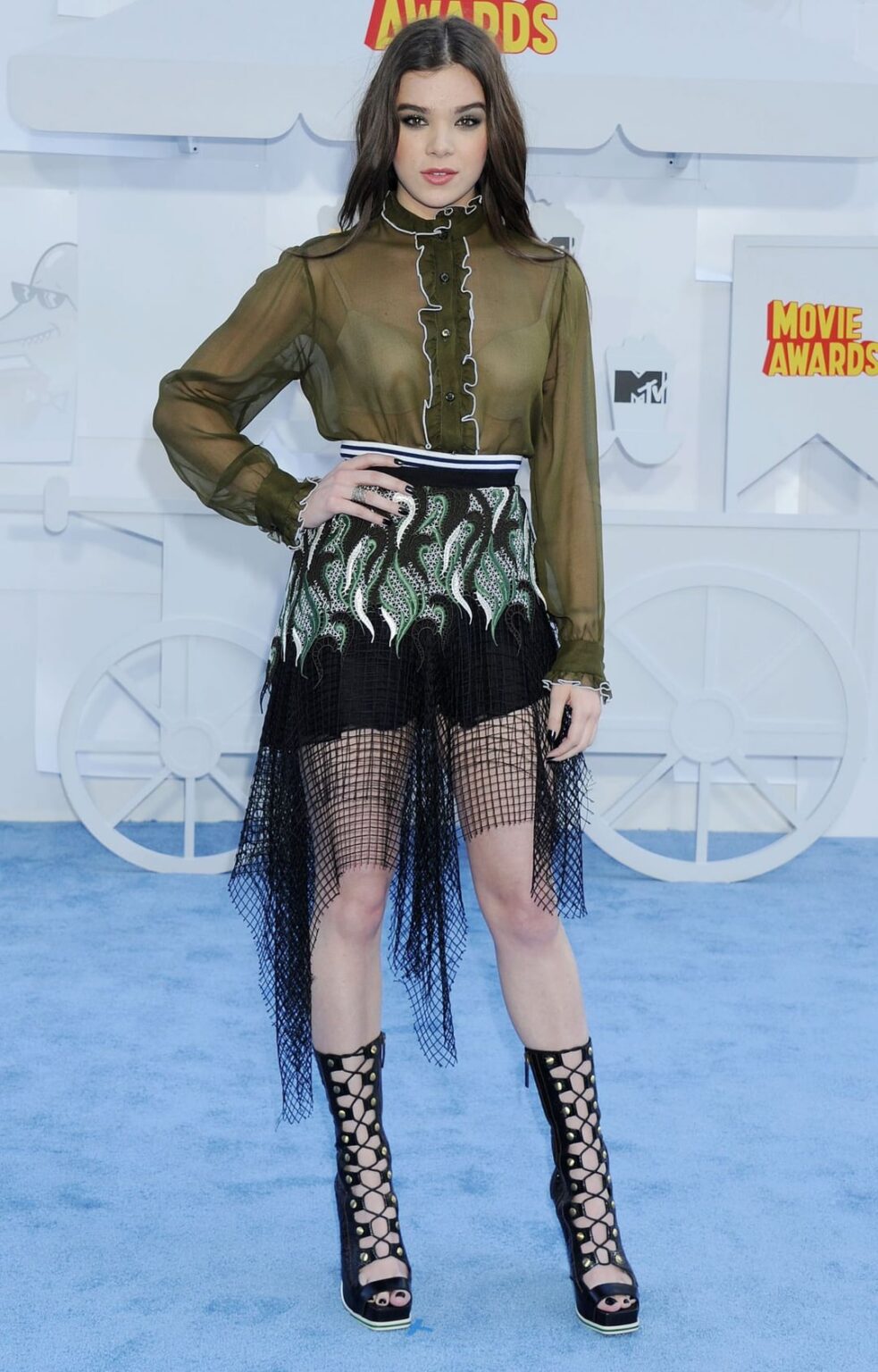 Hailee Steinfeld at MTV Movie Awards in Los Angeles 12/04/2015