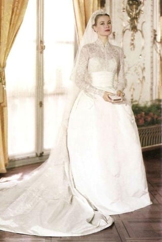 Regal Style Diaries 👑: Grace Kelly’s Iconic Wedding Dress
