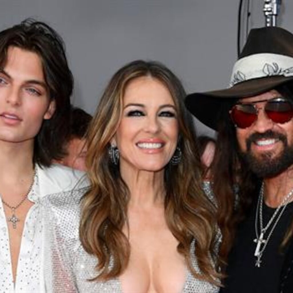 Elizabeth Hurley's Son Damian Defends Her Billy Ray Cyrus Romance – E! News Elizabeth Hurley's Son Damian Defends Her Billy Ray Cyrus Romance - E! News