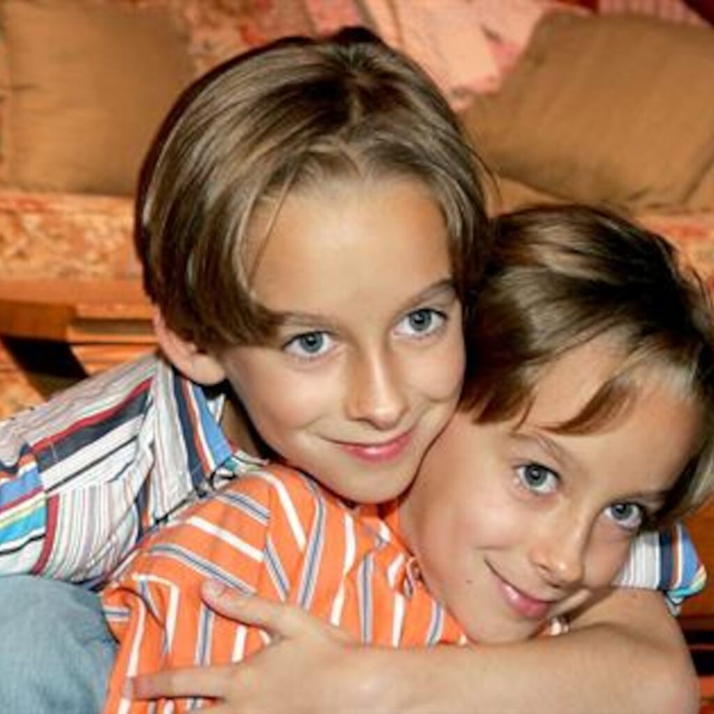 ‘Everybody Loves Raymond’ Reunion Honors Late Child Star Sawyer Sweeten – E! News ‘Everybody Loves Raymond’ Reunion Honors Late Child Star Sawyer Sweeten - E! News