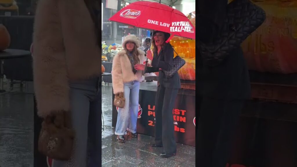 Countess Luann & Dolores Catania at Raising Cane’s pumpkin carving event | Virtual Reali-Tea #shorts