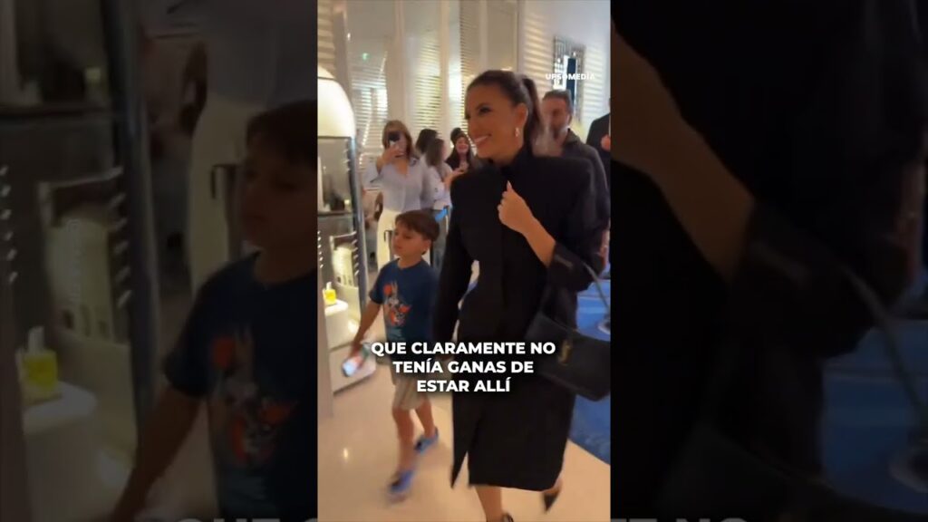 Eva Longoria obliga a su hijo a acompañarla | íconos #shorts