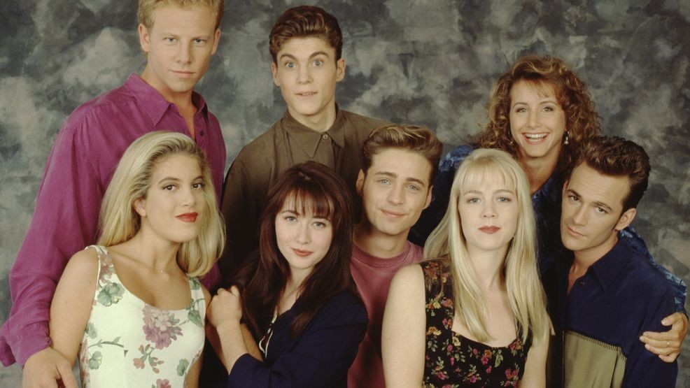 The Beverly Hills, 90210 cast poses for a portrait on set, September 1991 in Los Angeles, California. Left to right: Ian Ziering, Tori Spelling, Shannen Doherty, Brian Austin Green, Jason Priestley, Jennie Garth, Gabrielle Carteris and Luke Perry. (Photo by Mark Sennet/Getty Images)