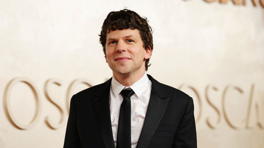 'Social Network' star Jesse Eisenberg announces altruistic kidney donation