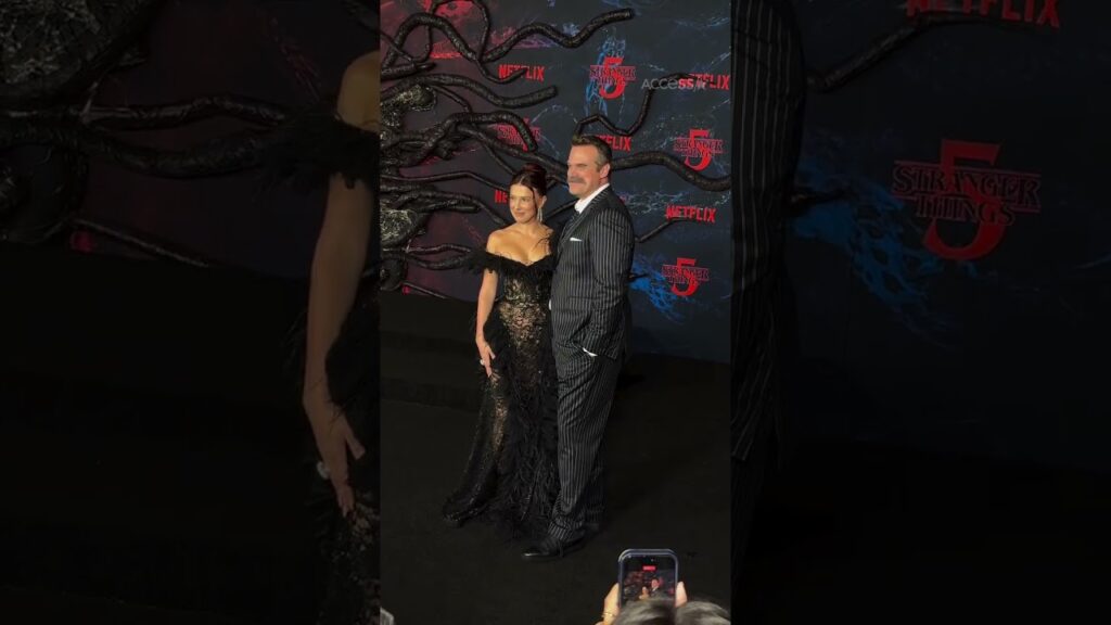 #MillieBobbyBrown and #DavidHarbour were all smiles at the #StrangerThings premiere in LA ❤️