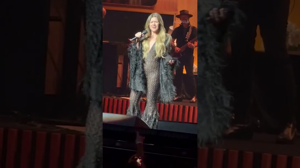 Kelly Clarkson Claps Back At Manager Who Told Her To Get A “Boob Job”