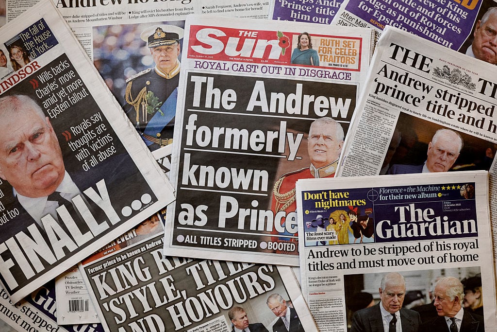 Several front pages of newspapers are spread out.