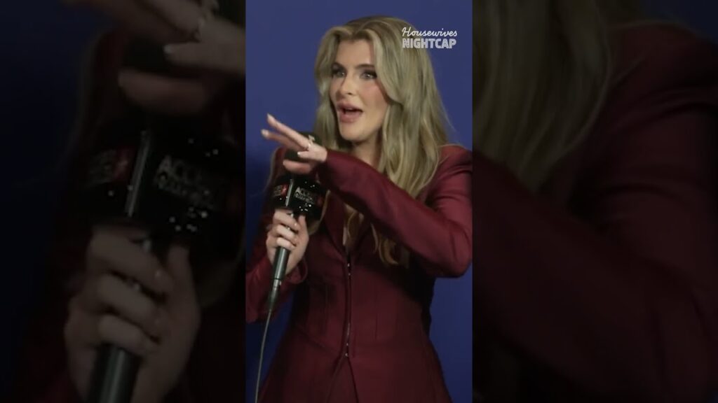 Angie Katsanevas Says Lisa Barlow Is Calling Her “Fake” At 2025 BravoCon