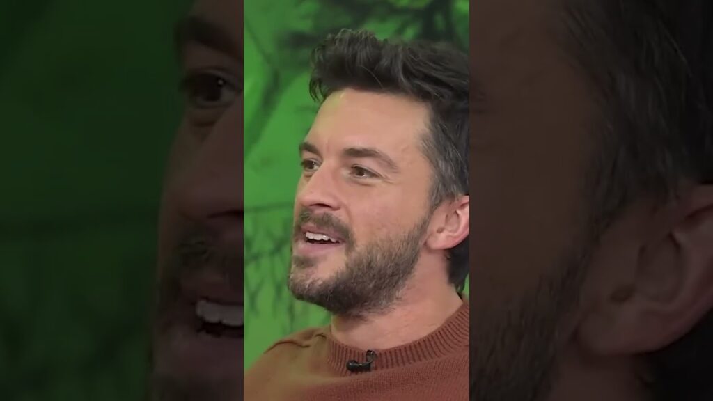 Jeff Goldblum and Jonathan Bailey talk about the bond they formed on the ‘Wicked’ set #shorts Jeff Goldblum and Jonathan Bailey talk about the bond they formed on the 'Wicked' set #shorts