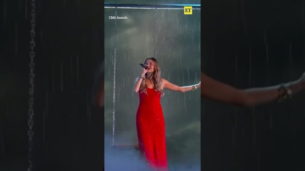 #kelseaballerini Performs New Single, ‘I Sit in Parks’ at 2025 CMA Awards