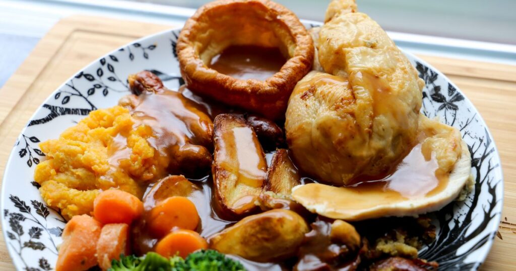 Royal Family ‘never’ eat one food with roast dinner and it’s a Sunday staple Daily Mirror