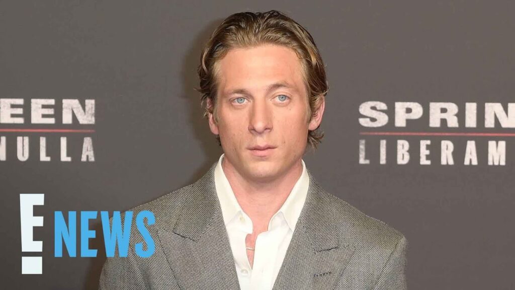 Jeremy Allen White Reveals the Name He Actually Uses in Real Life | E! News